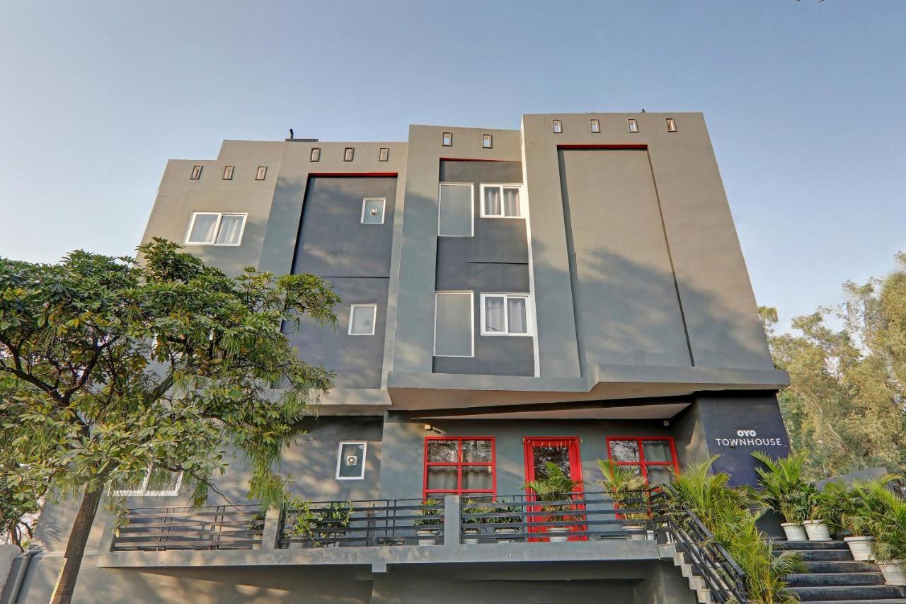 Super Townhouse 139 Ashiyana Smriti Upvan Near Emerald Mall Lucknow Bijnaur Eksteriør billede