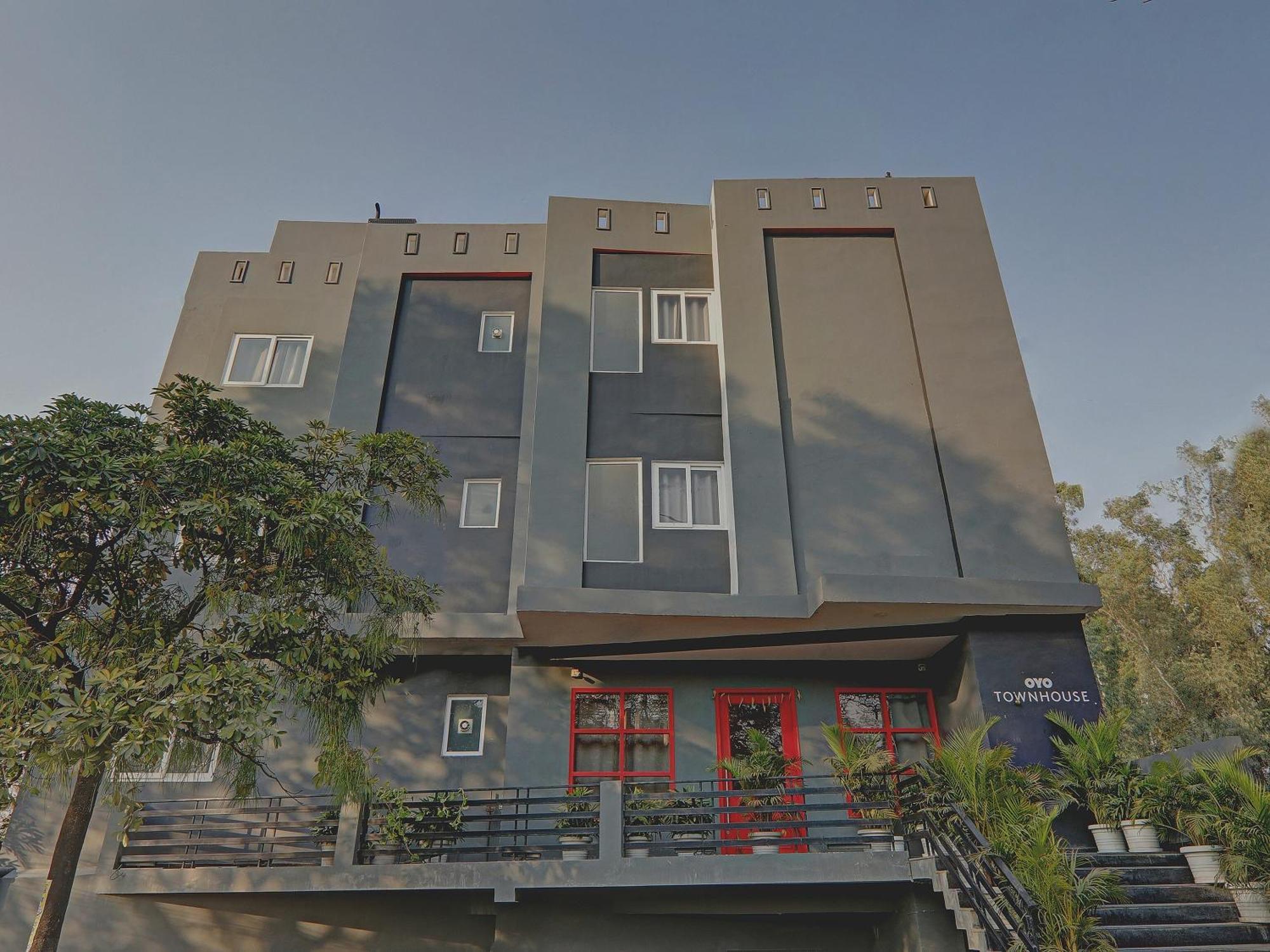 Super Townhouse 139 Ashiyana Smriti Upvan Near Emerald Mall Lucknow Bijnaur Eksteriør billede